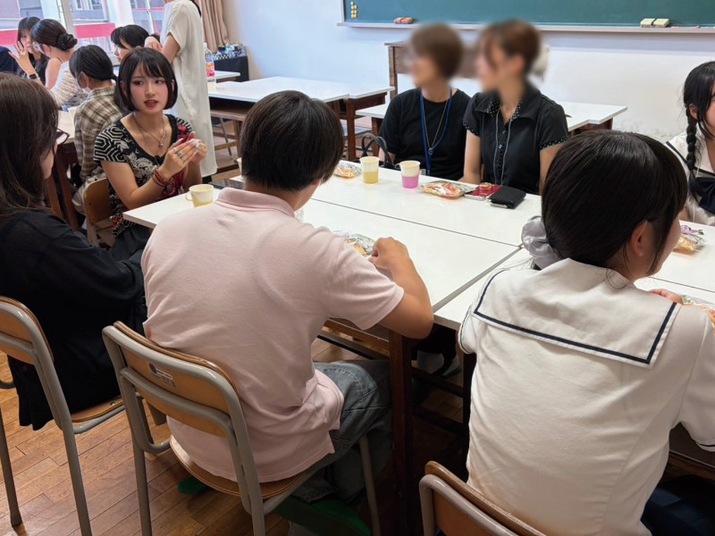 ファッションラボ在校生とトーク1(2)_copy_800x600